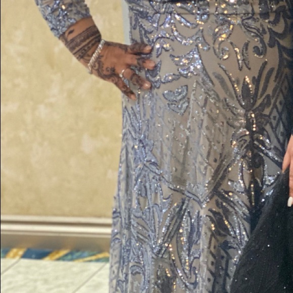 Selling this gorgeous sky blue dress size 18 - Picture 10 of 11